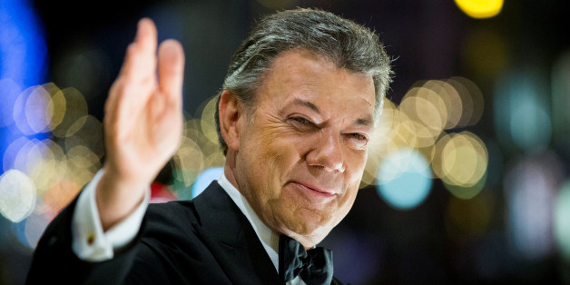 Nobel Peace Prize laureate Colombian President Juan Manuel Santos reacts to the torchlight parade from the balcony of the Grand Hotel in Oslo, Norway December 10, 2016. NTB Scanpix/Vegard Wivestad Grott/via REUTERS ATTENTION EDITORS - THIS IMAGE WAS PROVIDED BY A THIRD PARTY. FOR EDITORIAL USE ONLY. NORWAY OUT. NO COMMERCIAL OR EDITORIAL SALES IN NORWAY. TPX IMAGES OF THE DAY