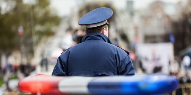 En France, l'état d'urgence est maintenu dans sa forme la plus répressive