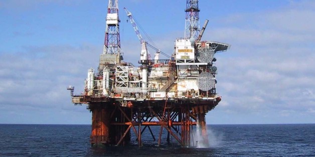The North Sea oil platform Thistle Alpha is seen in this undated handout photograph, received in London on November 25, 2007. The platform was briefly evacuated on Sunday after a fire broke out on board, rescue officials said. Ninety of the 159 people on board the Thistle Alpha were evacuated, and were able to return to the rig operated by Swedish-based Lundin Petroleum after the blaze was extinguished, rescue officials said. REUTERS/Petrofac/Handout (BRITAIN). EDITORIAL USE ONLY. NOT FOR SALE FOR MARKETING OR ADVERTISING CAMPAIGNS.