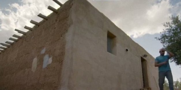 Ce couple a tout lâché pour vivre dans une maison en terre au Maroc