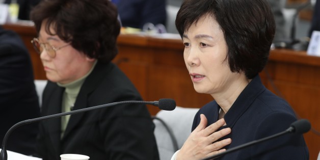 15일 오전 국회에서 열린 최순실 국정농단 의혹 진상규명을 위한 국정조사 특위 4차 청문회에서 최경희 전 이화여자대학교 총장이 의원들의 질문에 답하고 있다.