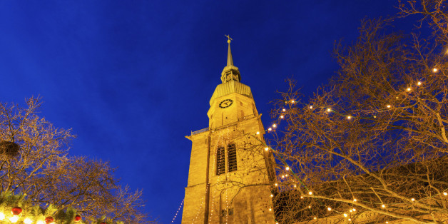 Rechtsextremisten verbarrikadierten sich im Turm der Reinoldikirche in Dortmund.