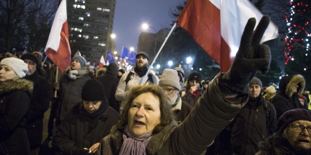 Eine Frau demonstriert vor dem Parlament am 17. Dezember