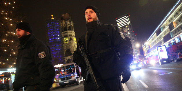 Polizei bittet Berliner nach mutmaßlichem Anschlag: "Bleibt zu Hause und verbreitet keine Gerüchte"