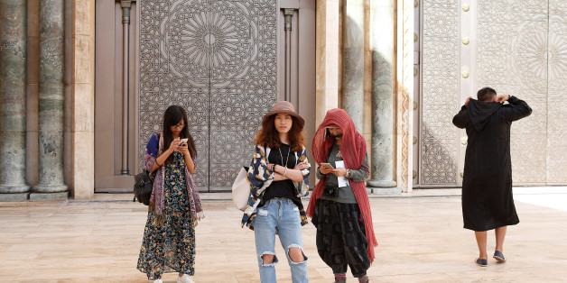 Chinese tourists visit the Hassan II Mosque in Casablanca, October 6, 2016. REUTERS/Youssef Boudlal