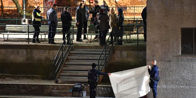 Swiss police officers hold a blanket to cover a dead body found near a Muslim prayer hall, central Zurich, on December 19, 2016, after three people were injured by gunfire.
Local media reported the incident occurred in the Muslim prayer hall near the city's railway station. Swiss media said the three wounded people, all adults, were found in the street where the prayer hall is located. The suspected assailant had fled the scene and police sealed off the area.
/ AFP / MICHAEL BUHOLZER (Photo credit should read MICHAEL BUHOLZER/AFP/Getty Images)