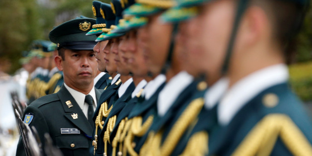 Members of Japan's Self-Defence Force's honour guard prepare for a ceremony for U.S. Defense Secretary Ash Carter at the Defense Ministry in Tokyo, Japan, December 7, 2016. REUTERS/Toru Hanai