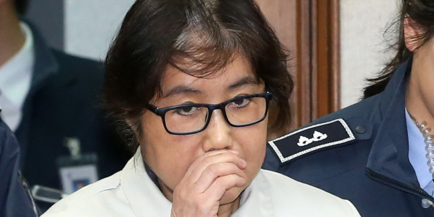 Choi Soon-Sil (C), who has been dubbed Korea's 'female Rasputin' for the influence she wielded over the now-impeached president Park Geun-Hye, arrives at a courtroom for her trial at the Seoul Central District Court in Seoul on December 19, 2016.
The woman at the centre of a corruption scandal that triggered the biggest political crisis for a generation in South Korea appeared in court on December 19 for a preliminary hearing in her trial on fraud charges. / AFP / KOREA POOL / KOREA POOL / South Korea OUT (Photo credit should read KOREA POOL/AFP/Getty Images)