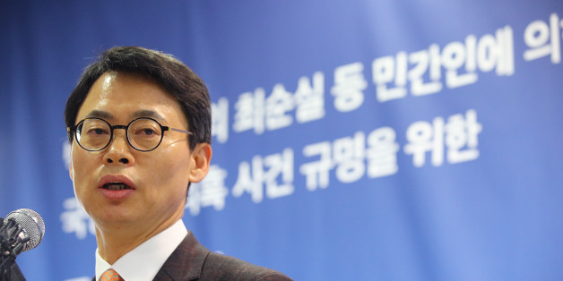 '박근혜 정부의 최순실 등 민간인에 의한 국정농단 의혹 사건 수사 규명을 위한 특별검사팀'의 대변인인 이규철 특검보가 24일 오후 서울 대치동 사무실에서 브리핑을 하고 있다.