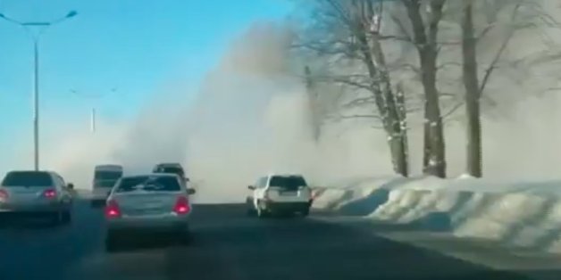 Ein Video zeigt, wie die Autofahrer hier ihr weißes Wunder erleben