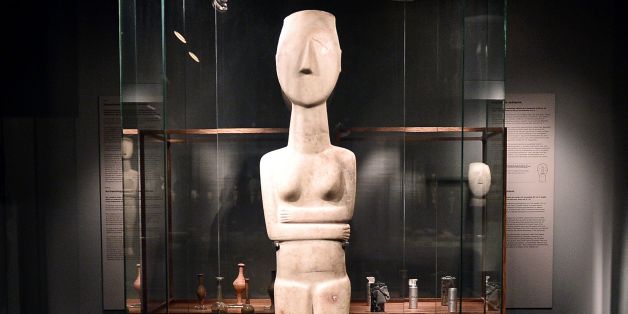 A collection of tear gas carnisters thrown by Macedonian police (back, R) against refugees in Idomeni in April 2016 and antique tear bottles (back, L), used to collect the tears of mourners, an installation by Chinese artist and activist Ai Weiwei, are presented next to ancient Kouros figures (front) during his exhibition entitled 'Ai Weiwei at Cycladic' at Athens Cycladic Museum in Athens on May 20, 2016.
Ai Weiwei presents for the first time his new works, reflecting the feelings of the artist who lived for five months in Greece the tragedy of refugees fleeing their homelands. The exhibition, which includes the flagship works of the artist since 2000, runs until October 10. / AFP / LOUISA GOULIAMAKI / RESTRICTED TO EDITORIAL USE - MANDATORY MENTION OF THE ARTIST UPON PUBLICATION - TO ILLUSTRATE THE EVENT AS SPECIFIED IN THE CAPTION (Photo credit should read LOUISA GOULIAMAKI/AFP/Getty Images)