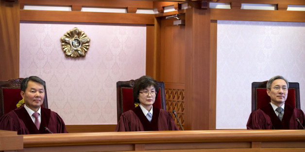 27일 오후 서울 종로구 재동 헌법재판소 소심판정에서 수명재판관인 이진성, 이정미, 강일원 재판관이 참여한 가운데, 박근혜 대통령 탄핵심판 2차준비기일이 공개심리로 진행되고 있다