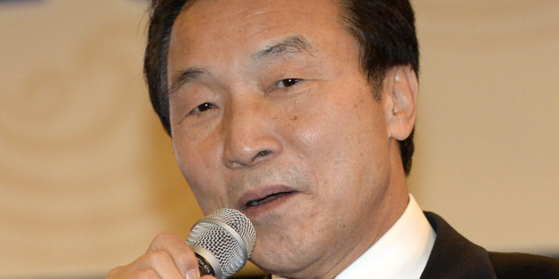 손학규 전 민주당 대표가 26일 오후 서울 종로구 세종문화회관에서 열린 재경강진군향우회 2016 정기총회 및 송년의밤에 참석해 축사하고 있다.