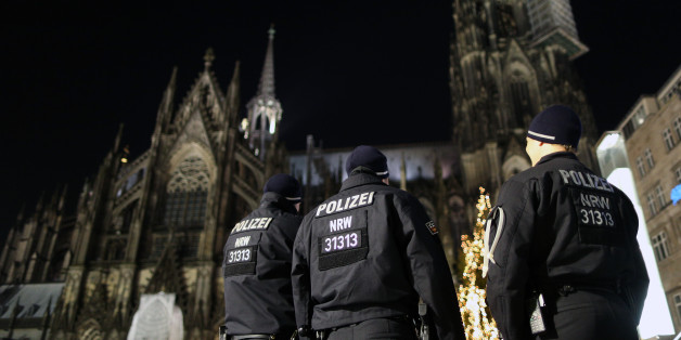 Die Kölner Polizei verbietet neben einer NPD-Demonstration nun auch eine zu Silvester geplante AfD-Versammlung vor dem Kölner Dom.