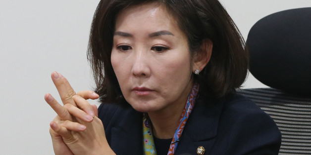 나경원 새누리당 의원이 21일 서울 여의도 국회 의원회관에서 열린 비박계 긴급회동에 참석하고 있다.