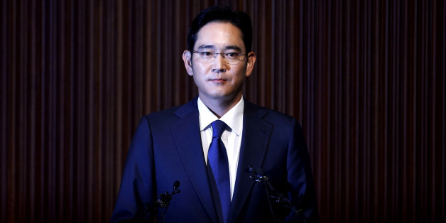 Jay Y. Lee, Samsung Electronics' vice chairman and the only son of Samsung Electronics chairman Lee Kun-hee, makes a public apology over the spread of the Middle East Respiratory Syndrome (MERS) at Samsung Medical Center, at the company's headquarters in Seoul, South Korea, June 23, 2015. REUTERS/Kim Hong-Ji/File photo