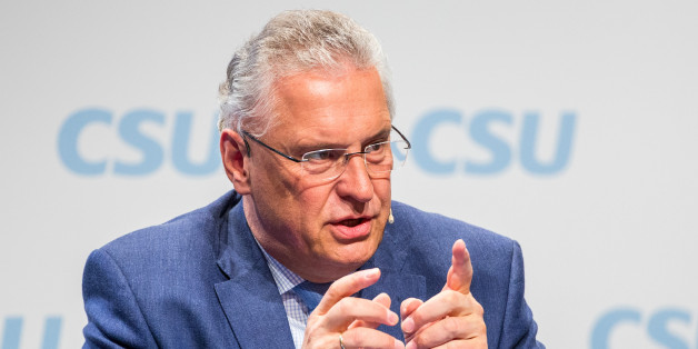 Bayerns Innenminister Herrmann fordert Smartphone-Verbot für ausländische Gefährder