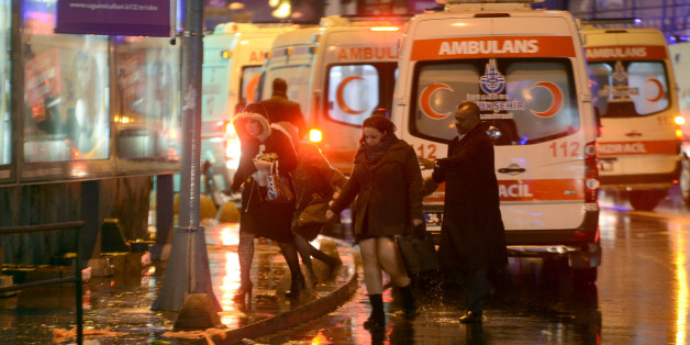 People flee as ambulances are on the attack site on January 1, 2017 in Istanbul.
At least two people were killed in an armed attack Saturday on an Istanbul nightclub where people were celebrating the New Year, Turkish television reports said. / AFP / IHLAS NEWS AGENCY / IHLAS NEWS AGENCY (Photo credit should read IHLAS NEWS AGENCY/AFP/Getty Images)