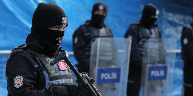 Turkish police stand guard outisde the Reina nightclub by the Bosphorus, which was attacked by a gunman, in Istanbul, Turkey, January 1, 2017. REUTERS/Huseyin Aldemir