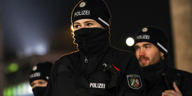 Polizisten vor dem Kölner Hauptbahnhof am 31. Dezember 2016