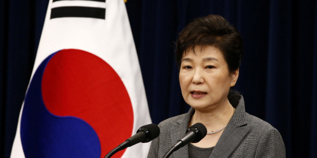 South Korean President Park Geun-Hye speaks during an address to the nation, at the presidential Blue House in Seoul, South Korea, 29 November 2016. REUTERS/Jeon Heon-Kyun/Pool