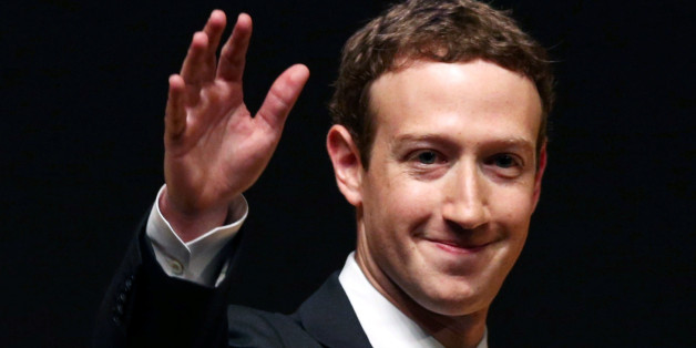 Facebook founder Mark Zuckerberg waves to the audience during a meeting of the APEC (Asia-Pacific Economic Cooperation) Ceo Summit in Lima, Peru, November 19, 2016. REUTERS/Mariana Bazo