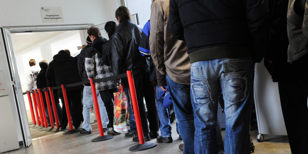 Eine Schlange vor einem Gelsenkirchener Jobcenter