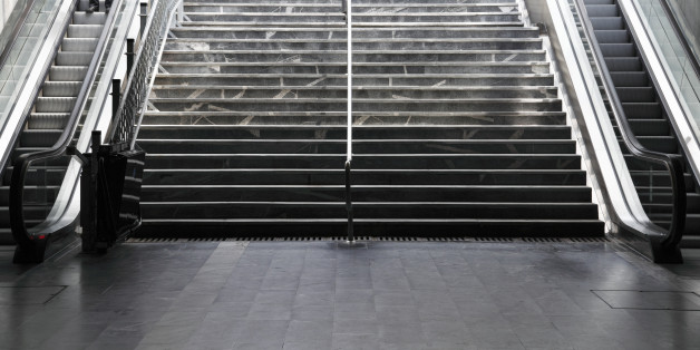 Auf einer solchen Treppe ist die Attacke in Hamburg passiert (Symbolbild)