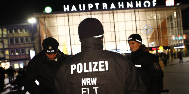 Polizisten vor dem Kölner Hauptbahnhof: Eine Polizisten-Frau erklärt, was Simone Peter bei ihrer Kritik nicht beachtet hat