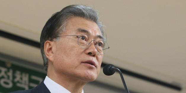 문재인 더불어민주당 전 대표가 5일 오후 서울 여의도 국회 의원회관에서 '권력적폐 청산 3대 방안 제시' 기자간담회를 하고 있다.