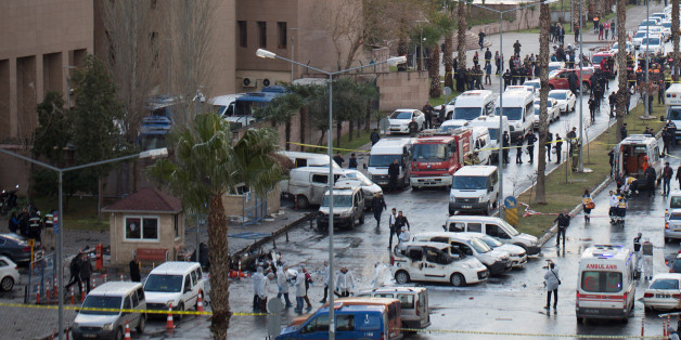 Police forensic experts examine the scene after an explosion outside a courthouse in Izmir, Turkey, January 5, 2017. REUTERS/Tuncay Dersinlioglu