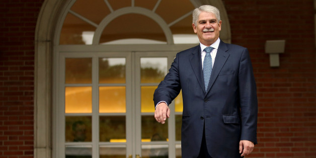 Spain's new Foreign Minister Alfonso Dastis arrives to attend his first cabinet meeting at the Moncloa Palace in Madrid, Spain November 4, 2016. REUTERS/Sergio Perez