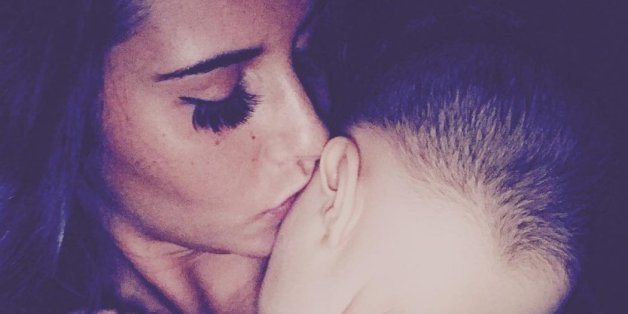 Sarah mit ihrem Sohn Alessio. (Credit: Instagram)