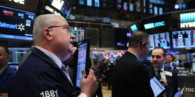 NEW YORK, NY - JANUARY 06: Traders work on the floor of the New York Stock Exchange (NYSE) on January 6, 2017 in New York City. The Dow Jones Industrial Average finished the day up over 50 points as it closes in on the 20,000 mark. (Photo by Spencer Platt/Getty Images)
