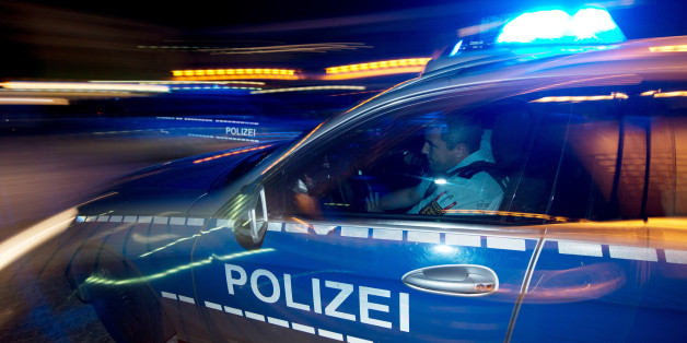 Polizeifahrzeug mit Blaulicht (Symbolbild)