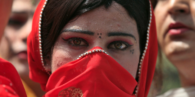 A Pakistani transvestite takes a part in a rally with others to support their arrested colleague Raani, whose real name was given as Kashif, in Peshawar June 3, 2010. Pakistani police arrested what they said last week was an entire wedding party at a ceremony between a man and a transvestite, accusing the pair of promoting homosexuality in the devoutly Muslim country. REUTERS/Fayaz Aziz (PAKISTAN - Tags: POLITICS CIVIL UNREST SOCIETY)