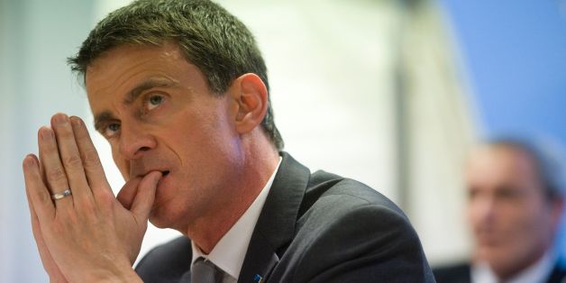 Former French prime minister and candidate for the left wing primaries ahead of France's 2017 presidential election Manuel Valls visits the biotechnology company Greentech in Saint-Beauzire on January 10, 2017. / AFP / Thierry Zoccolan (Photo credit should read THIERRY ZOCCOLAN/AFP/Getty Images)
