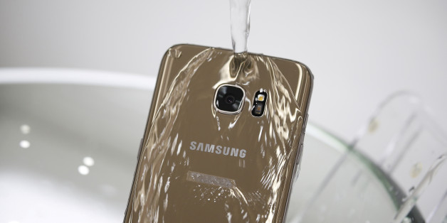 A model demonstrates the waterproof function of a Samsung Electronics' new smartphone Galaxy S7 Edge during its launch ceremony in Seoul, South Korea, March 10, 2016. REUTERS/Kim Hong-Ji/File Photo