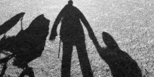 Vater wird verdächtigt, seine Kinder entführt zu haben – die einzige Spur ist eine WhatsApp-Nachricht