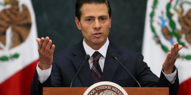 Mexico's President Enrique Pena Nieto gestures as he addresses to the media to announce new cabinet members at Los Pinos presidential residence in Mexico City, Mexico, January 4, 2017. REUTERS/Edgard Garrido