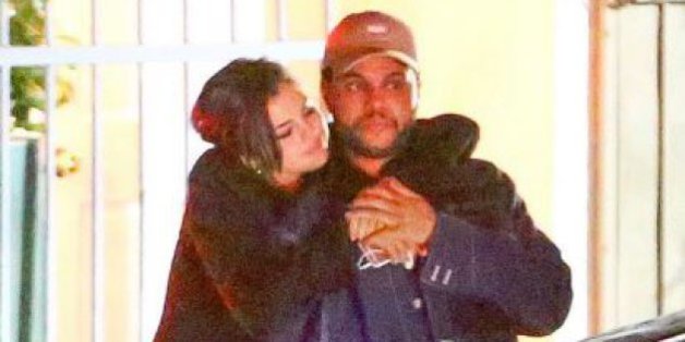 Selena Gomez et The Weeknd s'embrassent à la sortie d'un restaurant de Los Angeles