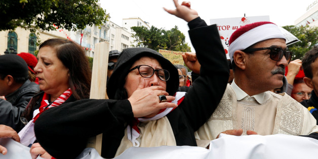 Tunisians demonstrate against the return of jihadists fighting for extremist groups abroad, on Habib Bourguiba Avenue, in Tunis, Tunisia January 8, 2017. REUTERS/Zoubeir Souissi