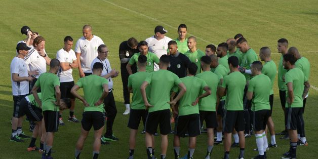 Algeria's Belgian Coach Georges Leekens (C-L) addresses players during a training session in Moanda on January 14, 2017, ahead of their Africa Cup of Nations match. / AFP / KHALED DESOUKI (Photo credit should read KHALED DESOUKI/AFP/Getty Images)