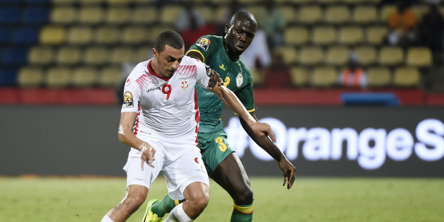 Tunisia's forward Ahmed Akaichi (L) challenges Senegal's defender Kalidou Koulibaly during the 2017 Africa Cup of Nations group B football match between Tunisia and Senegal in Franceville on January 15, 2017. / AFP / KHALED DESOUKI (Photo credit should read KHALED DESOUKI/AFP/Getty Images)