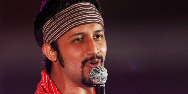 Pakistani singer Atif Aslam performs in Manama as part of the Asian Cultural Festival in Bahrain May 3, 2007. REUTERS/Hamad I. Mohammed (BAHRAIN)