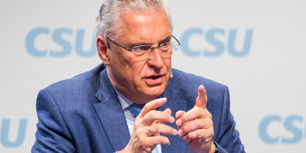 Bayerns Innenminister: "Es gibt keinen Grund für Frauen, öffentliche Plätze zu meiden"