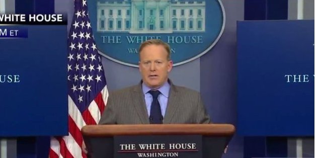 Le premier débriefing de Sean Spicer, porte-parole de la Maison Blanche, en a abasourdi plus d'un