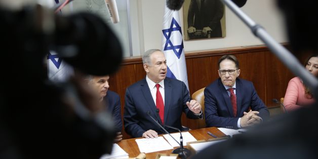 Israeli Prime Minister Benjamin Netanyahu (C) attends the weekly cabinet meeting in Jerusalem on January 22, 2017. / AFP / POOL / RONEN ZVULUN (Photo credit should read RONEN ZVULUN/AFP/Getty Images)