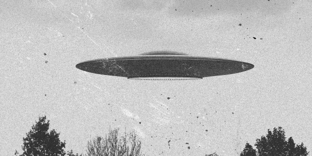 3d rendering of flying saucer ufo vintage style