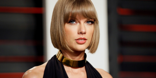 Singer Taylor Swift arrives at the Vanity Fair Oscar Party in Beverly Hills, California February 28, 2016. REUTERS/Danny Moloshok/File Photo